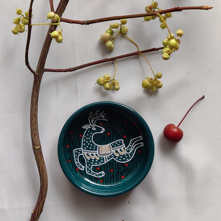 Decorative ceramic small bowl "Deer" from the "The Chase" series