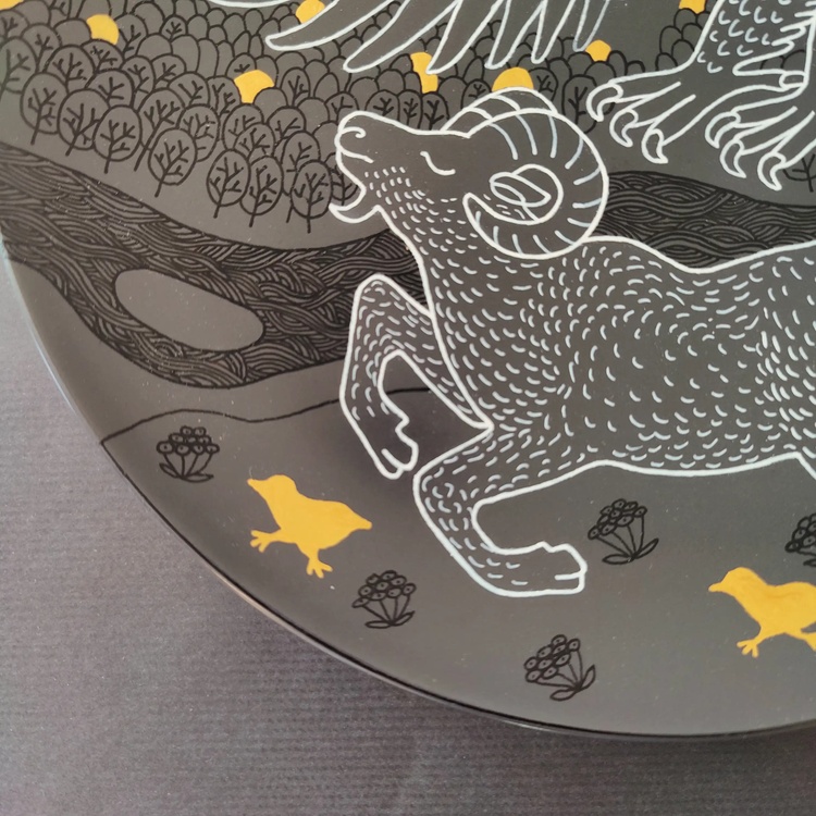 Decorative ceramic plate "Mountain ram and eagle" from the series "The Chase"