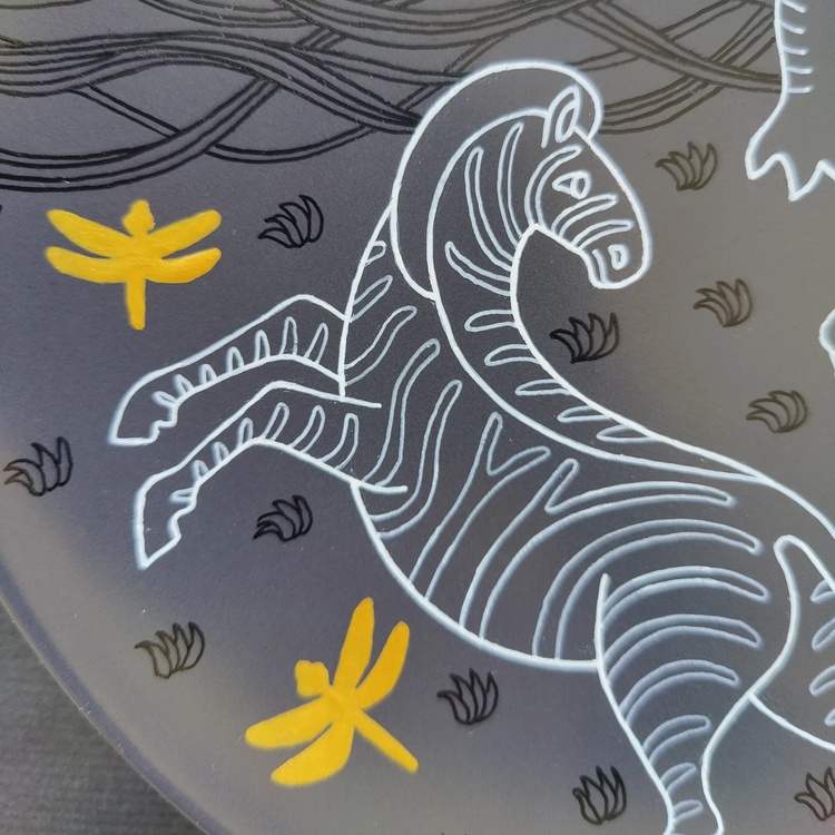 Decorative ceramic plate "Crocodile and Zebra" from the series "The Chase"