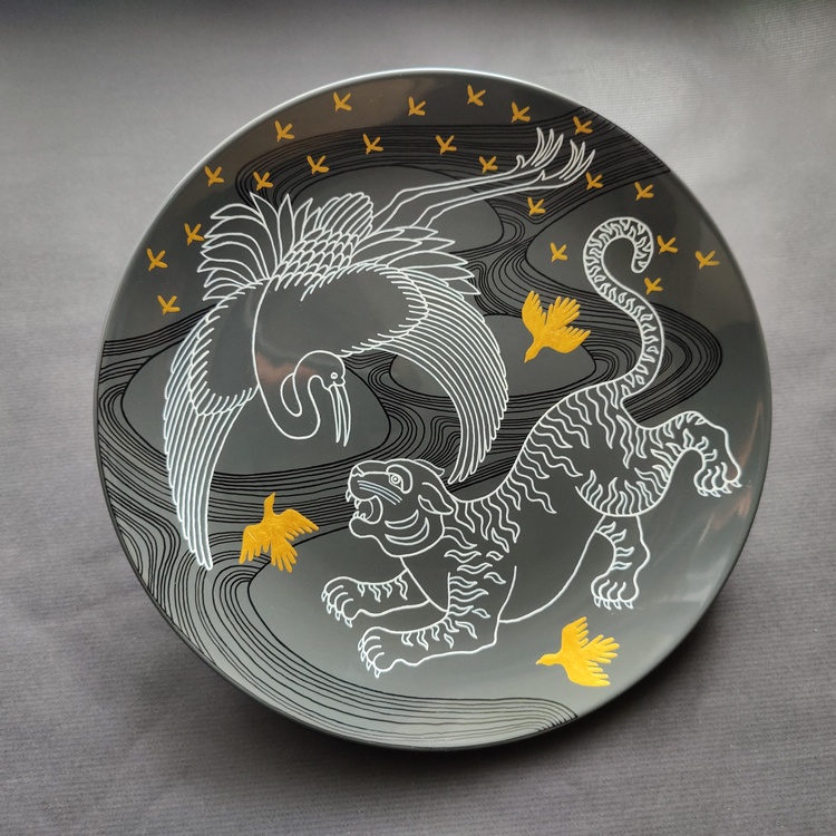 Decorative ceramic plate "Heron and Tiger" from the series "The Chase".