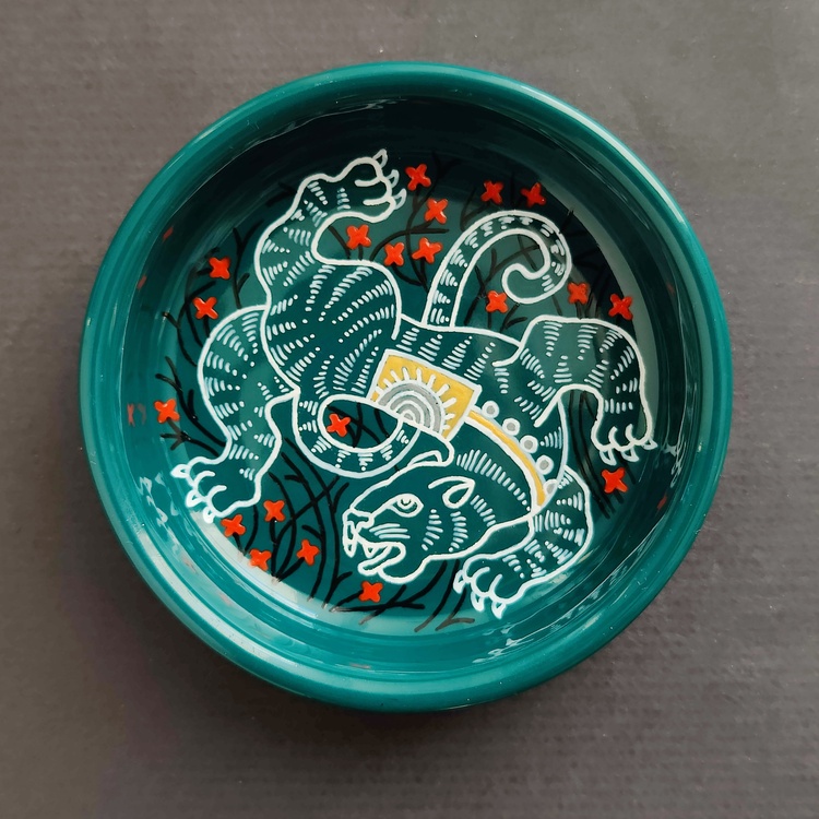Decorative ceramic small bowl "Tiger" from the "The Chase" series